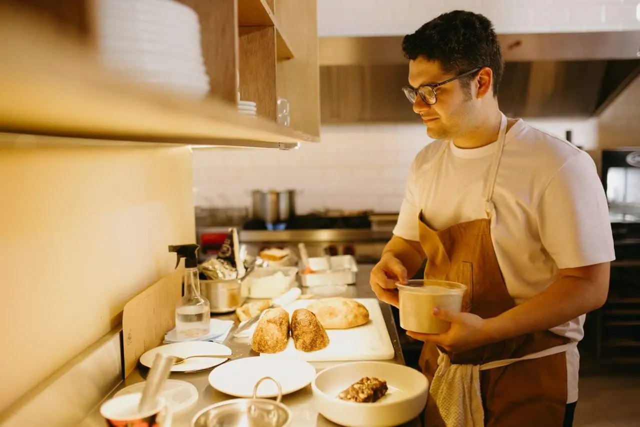 Gastronomía y servicios de alimentos — salario promedio mensual: $17,532<br> Gastronomía y servicios de alimentos — salario promedio mensual: $17,532<br>