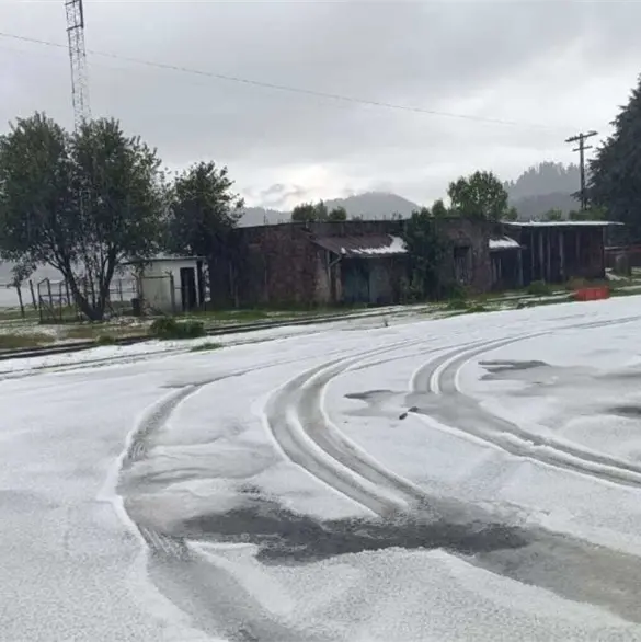 ¡La México-Toluca se vuelve un caos! Granizada cubre de blanco La Marquesa | VIDEOS ¡La México-Toluca se vuelve un caos! Granizada cubre de blanco La Marquesa | VIDEOS