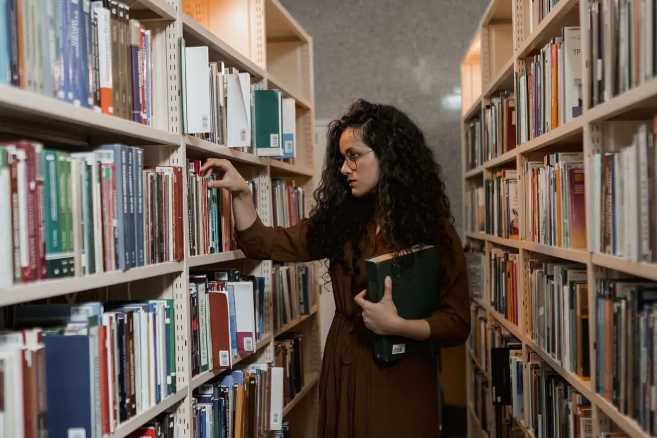 Literatura — salario promedio mensual: $17,973 Literatura — salario promedio mensual: $17,973