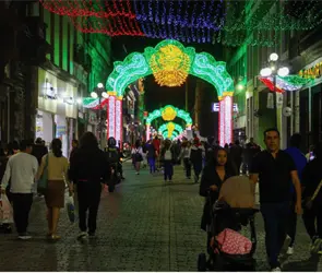 Puebla enciende su capital con 2 mil 400 luces por las Fiestas Patrias