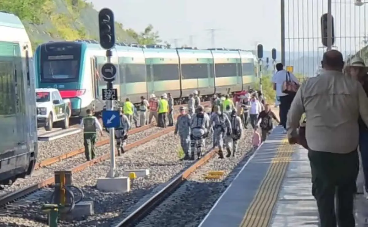  El descarrilamiento del Tren Maya ocurrió cerca de San Francisco de Campeche. Los pasajeros fueron evacuados y trasladados por carretera a otra estación. 