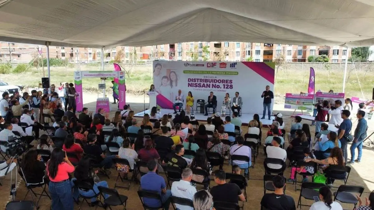 Pepe Chedraui coloca primera piedra de LUMINA, escuela para discapacidad intelectual. Gobierno de la Ciudad.