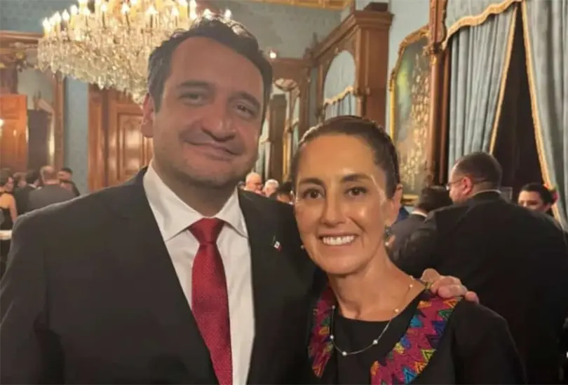 Andy López Beltrán retomó el mensaje de la presidenta sobre la soberanía de México y afirmó que la Cuarta Transformación se mantiene firme bajo el gobierno de Claudia Sheinbaum. Andy López Beltrán retomó el mensaje de la presidenta sobre la soberanía de México y afirmó que la Cuarta Transformación se mantiene firme bajo el gobierno de Claudia Sheinbaum.