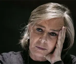 &iquest;De cu&aacute;nto eran las becas que recib&iacute;an los hijos de Mar&iacute;a Amparo Casar y por qu&eacute; est&aacute; en contra de los apoyos del gobierno?
