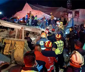 Explosi&oacute;n de pirotecnia deja varios heridos y provoca colapso durante una feria en Temascalcingo