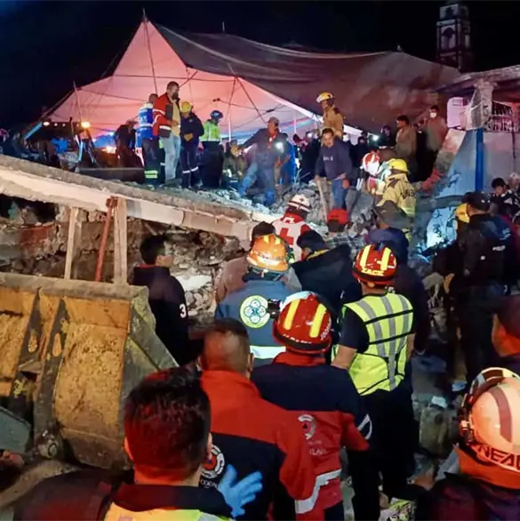 Explosi&oacute;n de pirotecnia deja varios heridos y provoca colapso durante una feria en Temascalcingo