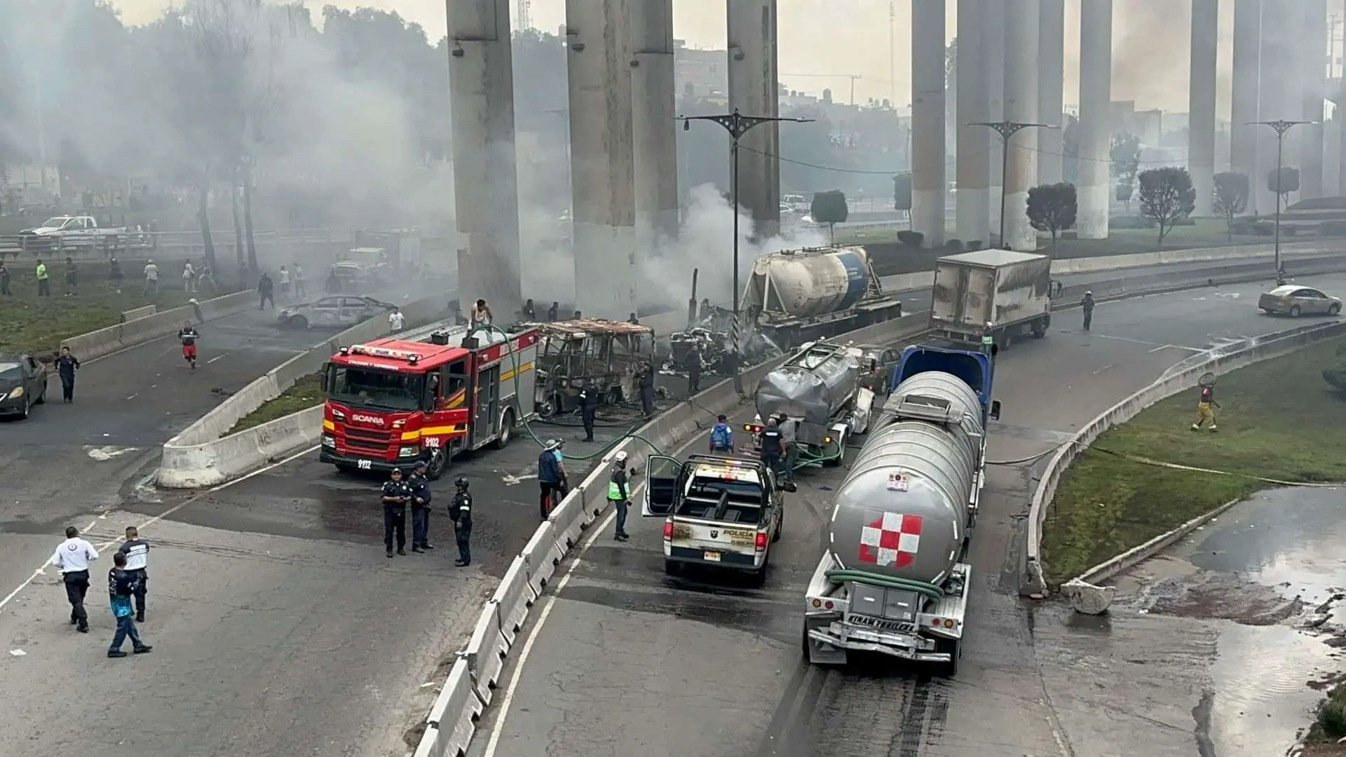 La tragedia comenz&oacute; alrededor de las 14:20 horas del 10 de septiembre de 2025. El tractocami&oacute;n que transportaba Gas LP perdi&oacute; el control en una curva del Puente de la Concordia y golpe&oacute; uno de los bloques del muro de contenci&oacute;n.