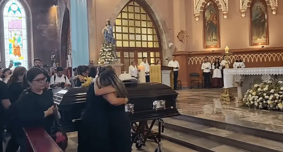 La despedida comenzó con una misa de cuerpo presente en la Parroquia del Sagrado Corazón de Jesús, ubicada en Río Blanco, en la región de las Altas Montañas. RRSS.