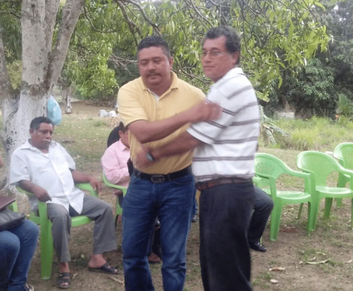 Un asesinato que ocurre años después de la muerte de su hijo. RR.SS.