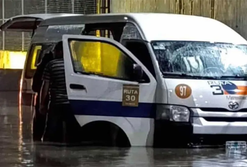 Dos mujeres y cuatro hombres, integrantes de una misma familia, murieron luego de quedar atrapados en una combi durante la inundación en Tultitlán; esto se sabe de las víctimas. Dos mujeres y cuatro hombres, integrantes de una misma familia, murieron luego de quedar atrapados en una combi durante la inundación en Tultitlán; esto se sabe de las víctimas.