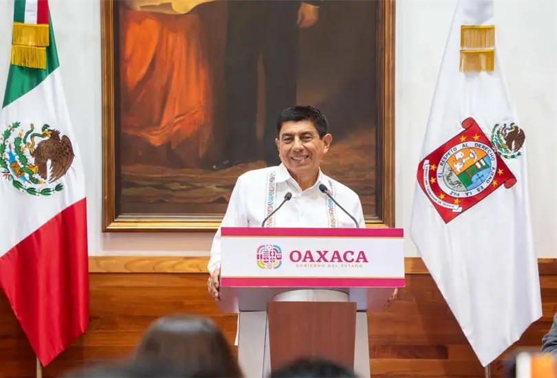 Más de 10 mil personas participaron en la elaboración de la nueva Constitución de Oaxaca, que plantea reducir de 142 a 81 artículos. Más de 10 mil personas participaron en la elaboración de la nueva Constitución de Oaxaca, que plantea reducir de 142 a 81 artículos.