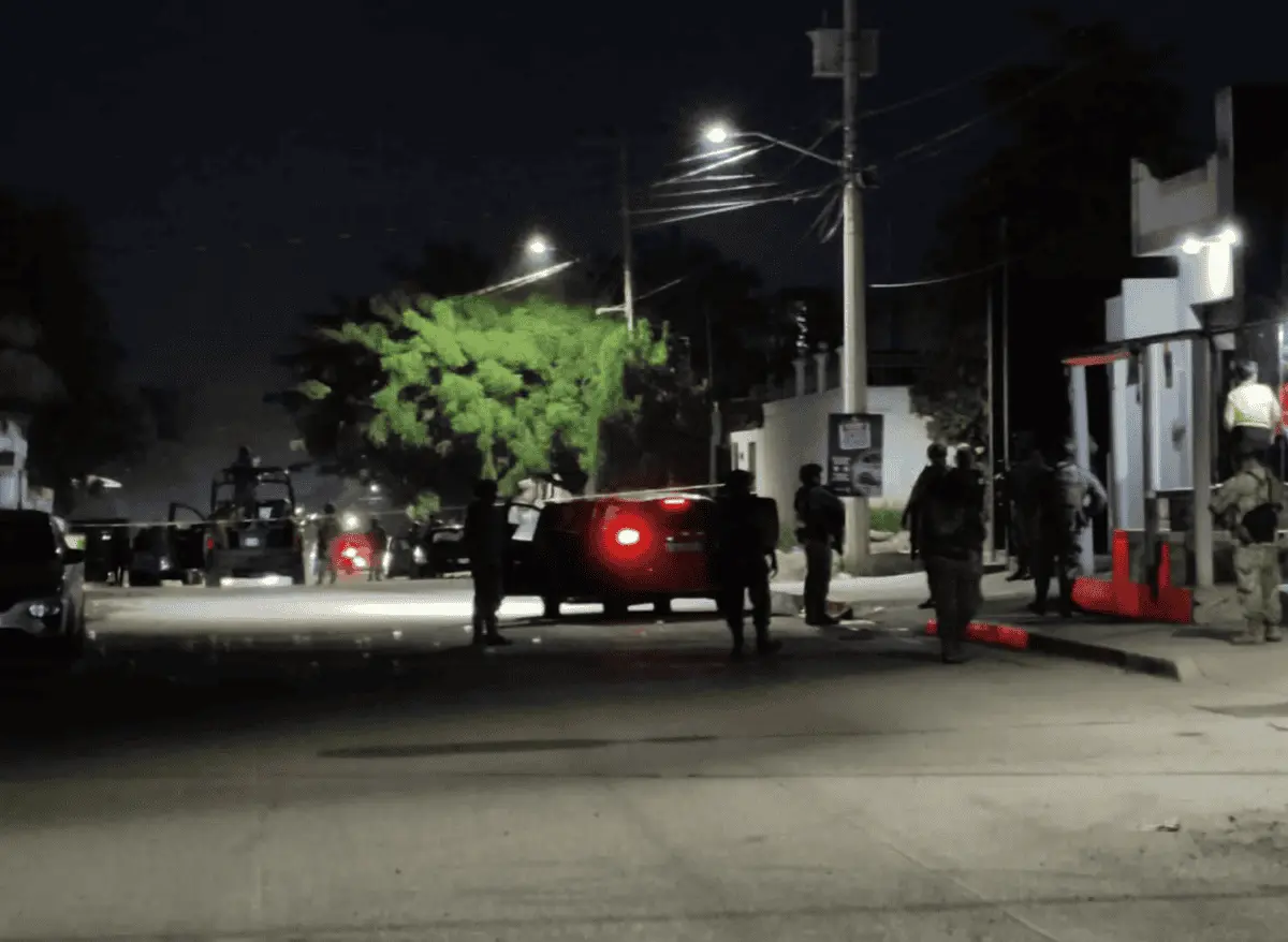 La violencia se extendió por distintos sectores de Culiacán, donde también se reportaron ataques contra viviendas y despojo de vehículos. Especial