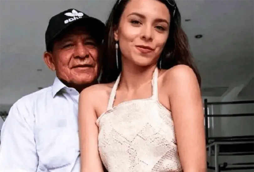 En medio del enfrentamiento, el padre de María presuntamente utilizó un sable para atacar al hombre de 71 años. En medio del enfrentamiento, el padre de María presuntamente utilizó un sable para atacar al hombre de 71 años.