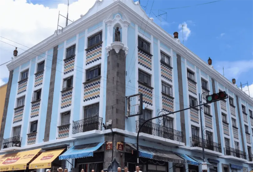 Los trabajos se concentraron en dos frentes: la recuperación de fachadas ubicadas sobre la 8 Oriente y la atención de tres edificios religiosos con varios siglos de antigüedad. Los trabajos se concentraron en dos frentes: la recuperación de fachadas ubicadas sobre la 8 Oriente y la atención de tres edificios religiosos con varios siglos de antigüedad.