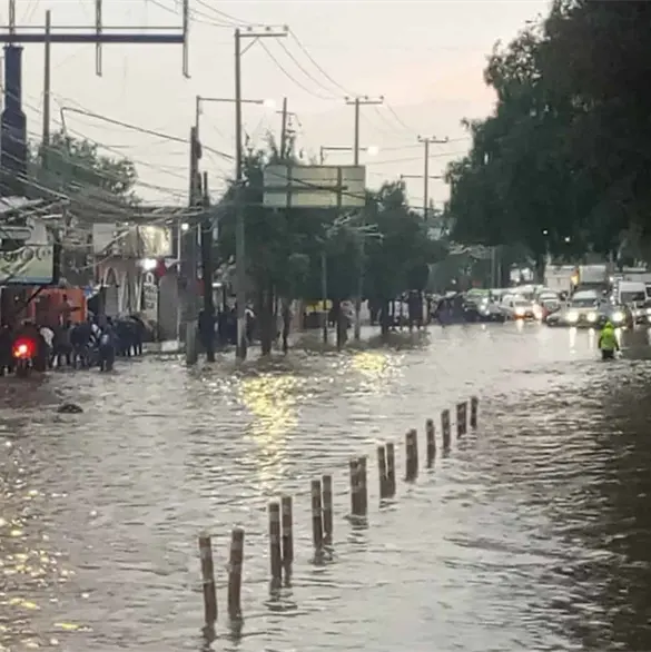 Lluvias inundan Tultitl&aacute;n: agua supera 45 cent&iacute;metros y afecta al ISSSTE y Mexib&uacute;s