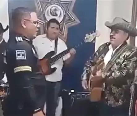 &iquest;Qui&eacute;n es Pedro Iv&aacute;n Rend&oacute;n, mando policial separado por fiesta en base del Edomex?