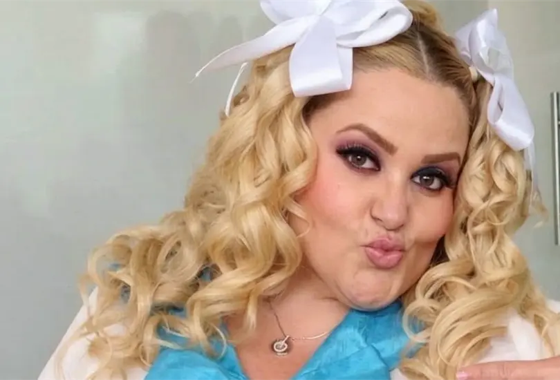 Sheyla Tadeo es una actriz, comediante y cantante mexicana que alcanzó popularidad gracias a sus participaciones en diversos programas de televisión. Sheyla Tadeo es una actriz, comediante y cantante mexicana que alcanzó popularidad gracias a sus participaciones en diversos programas de televisión.