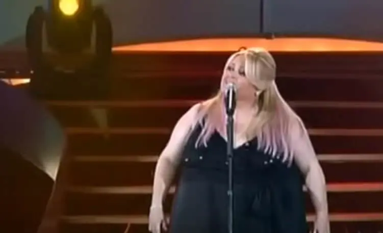 Su trayectoria en el mundo del espectáculo comenzó en 1995, cuando participó en el concurso 'Valores Juveniles', donde obtuvo el segundo lugar como cantante.<br> Su trayectoria en el mundo del espectáculo comenzó en 1995, cuando participó en el concurso 'Valores Juveniles', donde obtuvo el segundo lugar como cantante.<br>