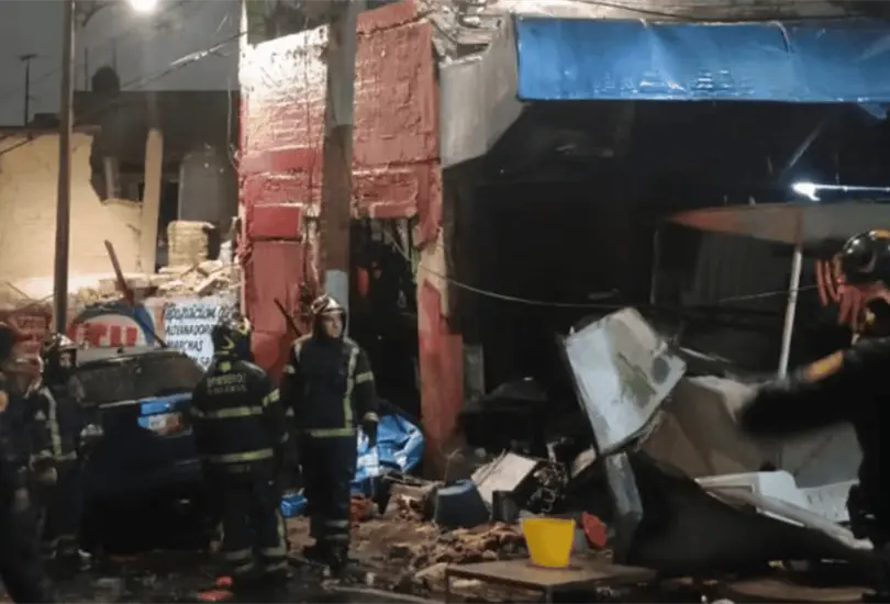 La explosión en Álvaro Obregón dejó dos personas fallecidas, familias sin vivienda y cinco predios afectados; conoce qué apoyos recibirán las víctimas. La explosión en Álvaro Obregón dejó dos personas fallecidas, familias sin vivienda y cinco predios afectados; conoce qué apoyos recibirán las víctimas.