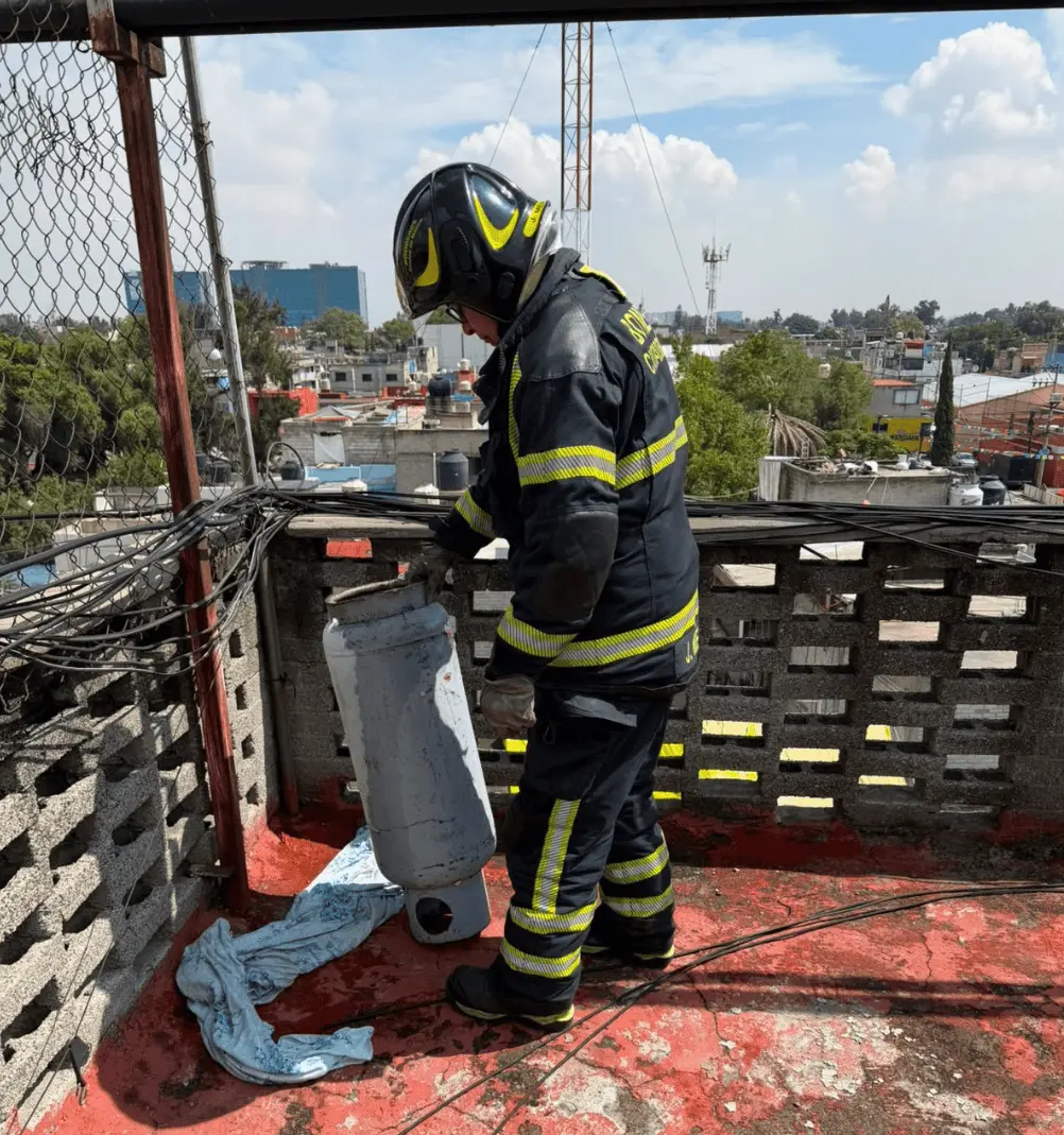 El programa "Bomberos en Casa" ofrece revisiones gratuitas para detectar riesgos de gas en los hogares. Especial