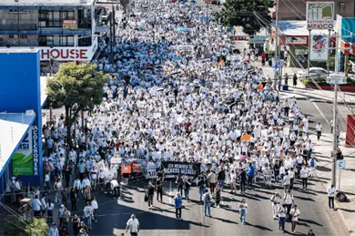 "Estamos hartos de vivir con miedo": Culiacán marcha por la paz tras una jornada violenta que dejó 10 asesinatos "Estamos hartos de vivir con miedo": Culiacán marcha por la paz tras una jornada violenta que dejó 10 asesinatos