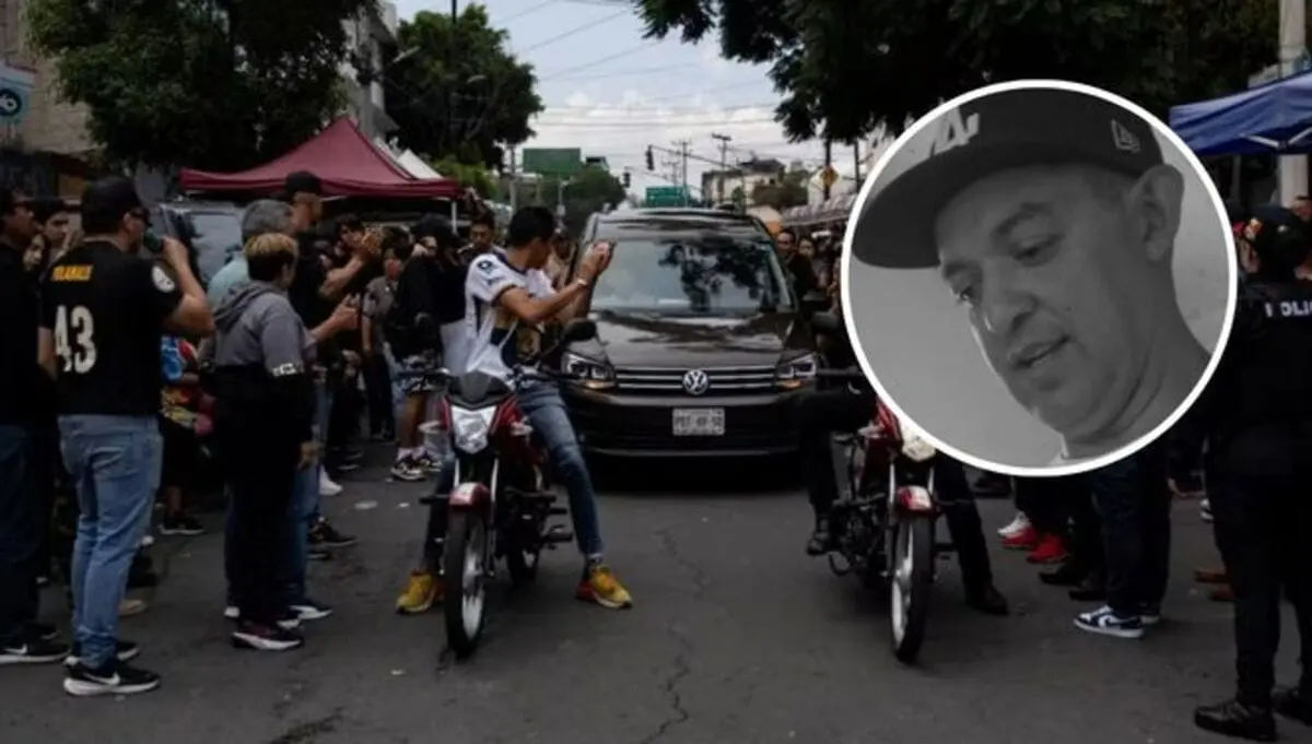  El cortejo de Carlos Alberto hizo una última parada frente a la taquería donde trabajaba, donde familiares y amigos le dedicaron una porra antes de llevarlo a su última morada. 