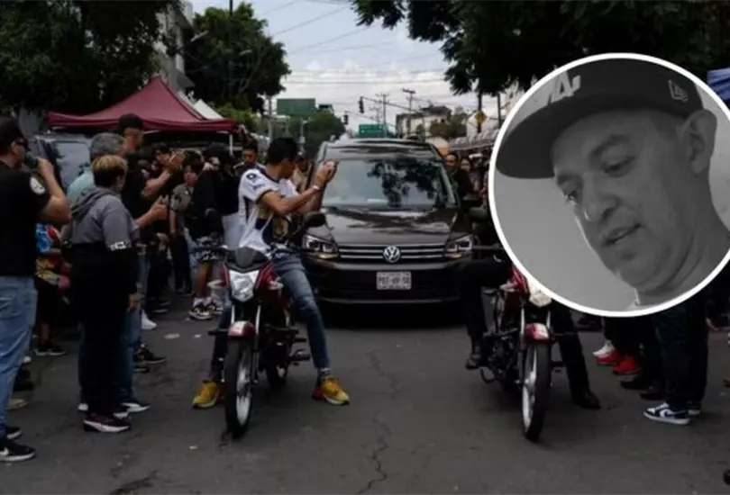 El cortejo de Carlos Alberto hizo una última parada frente a la taquería donde trabajaba, donde familiares y amigos le dedicaron una porra antes de llevarlo a su última morada. El cortejo de Carlos Alberto hizo una última parada frente a la taquería donde trabajaba, donde familiares y amigos le dedicaron una porra antes de llevarlo a su última morada.