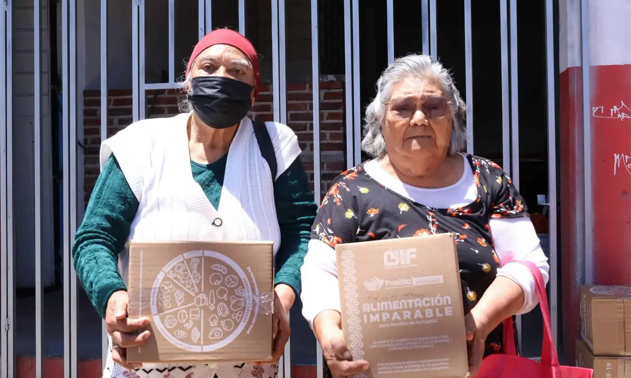  Entregan apoyos alimentarios a familias en la Unidad Habitacional La Margarita. 