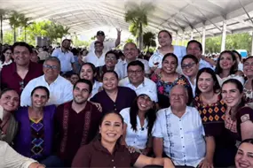 Rafael Mar&iacute;n Mollinedo acompa&ntilde;a a Claudia Sheinbaum durante informe en Quintana Roo