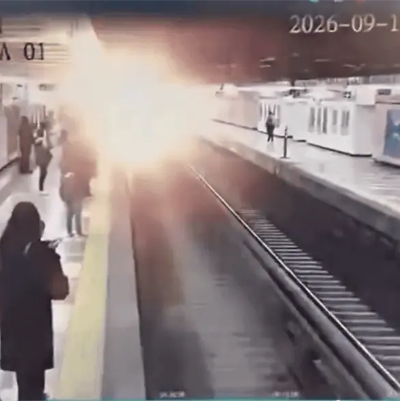 Así fue el cortocircuito que provocó un incendio en estación Gómez Farías Así fue el cortocircuito que provocó un incendio en estación Gómez Farías