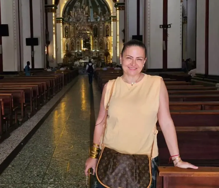 En 1998 formó parte del elenco de 'Gotita de amor', donde interpretó a Lucrecia Samaniego de Sotomayor.<br> En 1998 formó parte del elenco de 'Gotita de amor', donde interpretó a Lucrecia Samaniego de Sotomayor.<br>