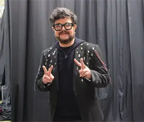 Defiéndanme si les gusta mi música: Aleks Syntek hace berrinche en pleno concierto del Grito de Independencia Defiéndanme si les gusta mi música: Aleks Syntek hace berrinche en pleno concierto del Grito de Independencia