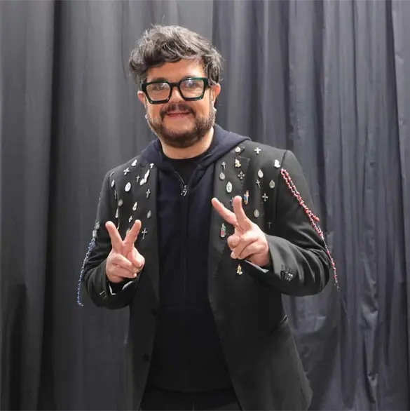 Defiéndanme si les gusta mi música: Aleks Syntek hace berrinche en pleno concierto del Grito de Independencia Defiéndanme si les gusta mi música: Aleks Syntek hace berrinche en pleno concierto del Grito de Independencia