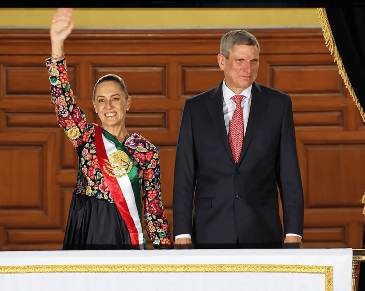 La presidenta Claudia Sheinbaum y su esposo, durante el Grito de Independencia. Especial