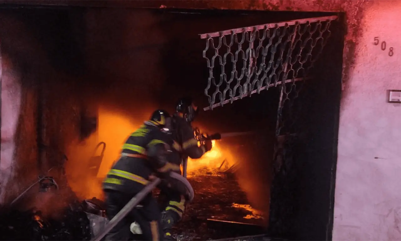  Noche de luto en Nueva Atzacoalco: Cohete provoca incendio que termina con la vida de 14 mascotas. 