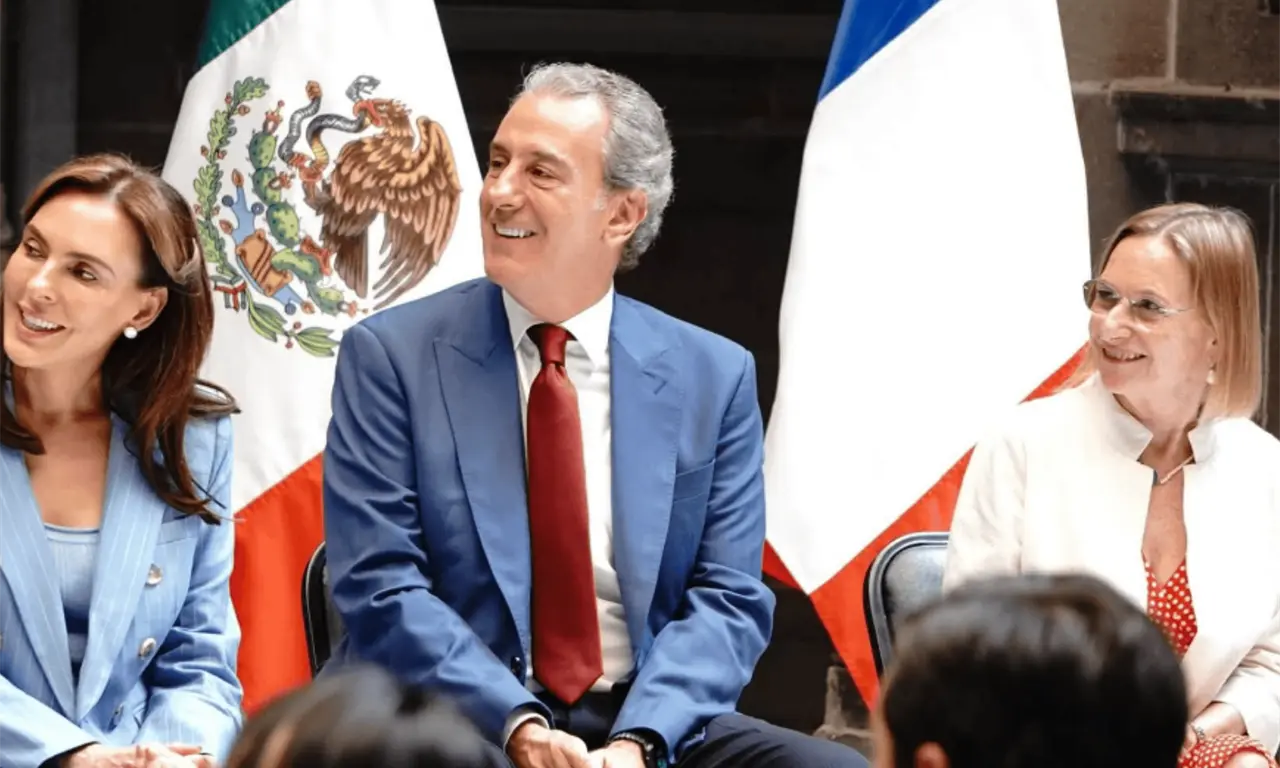  El encuentro se desarrolla en el marco de los 200 años de relaciones diplomáticas entre México y Francia. 