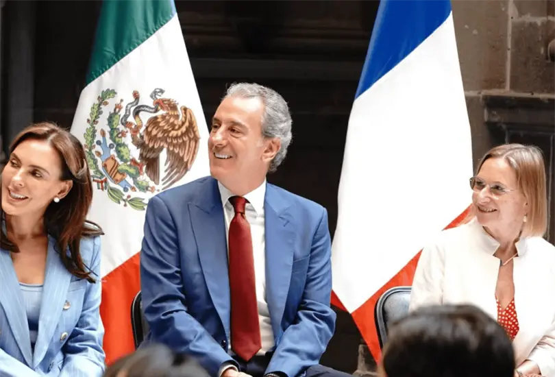 El encuentro se desarrolla en el marco de los 200 años de relaciones diplomáticas entre México y Francia.