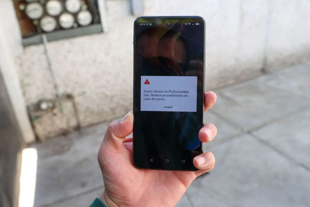 No todos los celulares recibieron el alertamiento sísmico. Cuartoscuro.