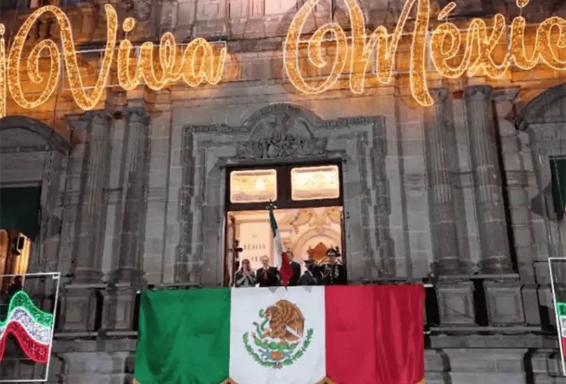 La ceremonia tuvo como escenario el balcón del Palacio Municipal de Puebla, desde donde Alejandro Armenta realizó la tradicional arenga del Grito de Independencia. La ceremonia tuvo como escenario el balcón del Palacio Municipal de Puebla, desde donde Alejandro Armenta realizó la tradicional arenga del Grito de Independencia.