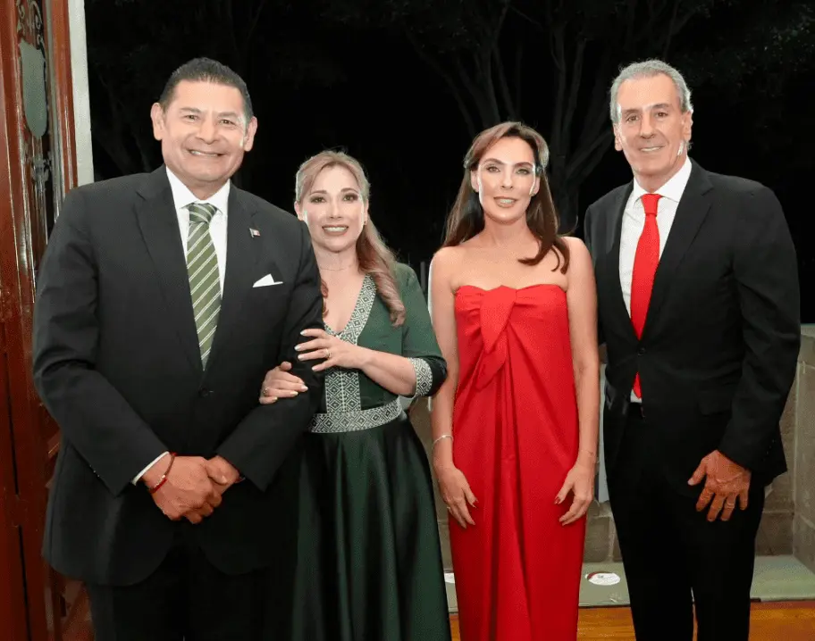 El presidente municipal de Puebla, Pepe Chedraui, participó junto con el gobernador en la ceremonia celebrada en el corazón de la capital. RRSS.