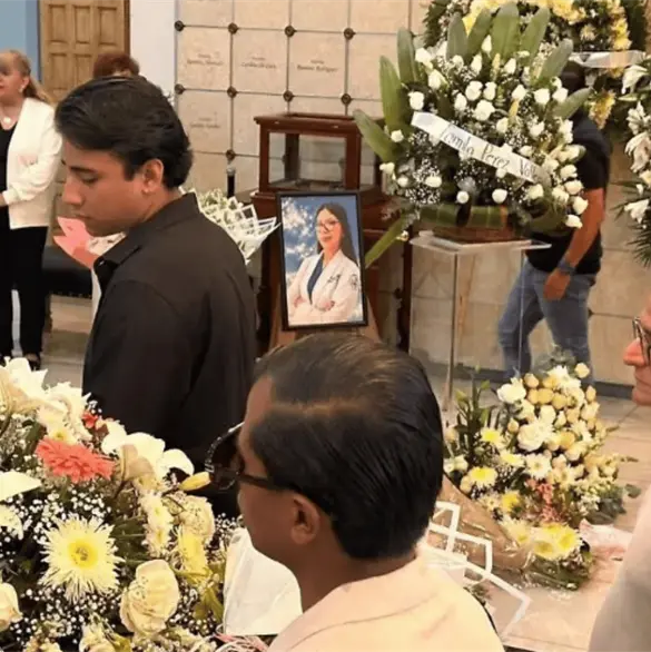 "Ella salió con un sueño": Así fue el último adiós a Karla Margarita, estudiante de Medicina asesinada por conductor de aplicación "Ella salió con un sueño": Así fue el último adiós a Karla Margarita, estudiante de Medicina asesinada por conductor de aplicación