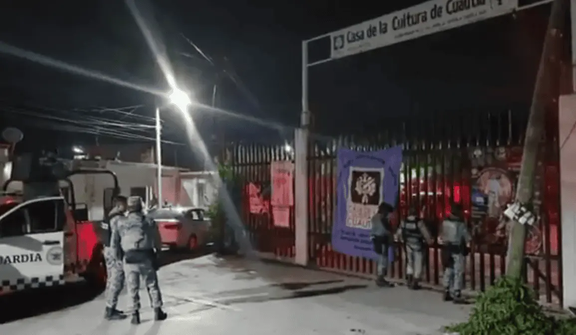 Las autoridades sostienen que el hombre habría intentado apoderarse del teléfono celular de Claudia y que la agresión ocurrió después de que ella presuntamente opusiera resistencia. RRSS.