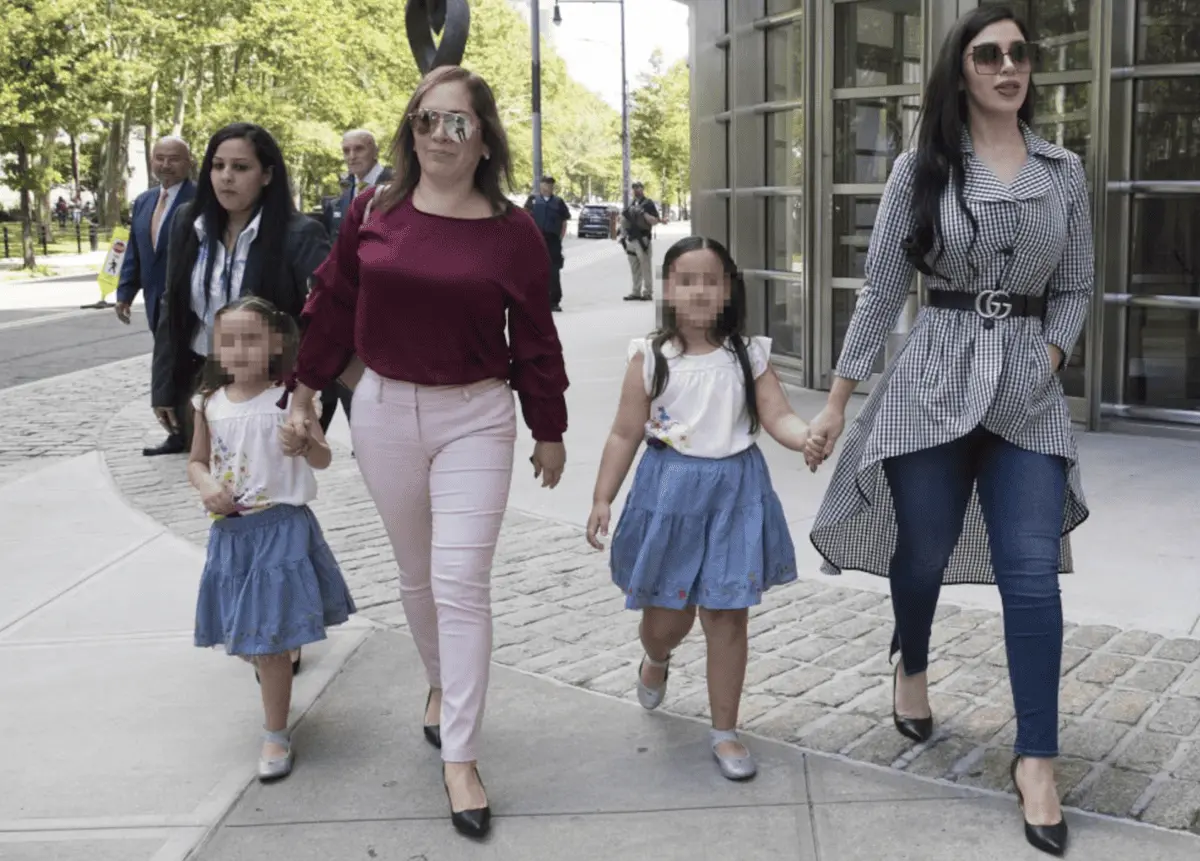 Emma Coronel y sus hijas Emali Guadalupe y María Joaquina. Especial