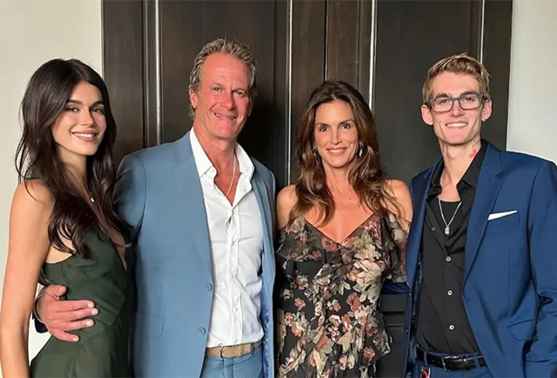 Presley Gerber con su familia Presley Gerber con su familia