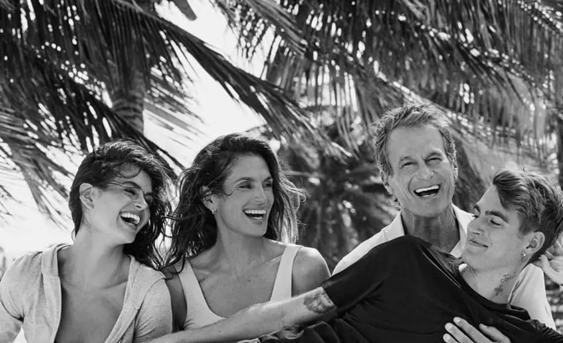 Presley Gerber con sus papás y hermana Instagram