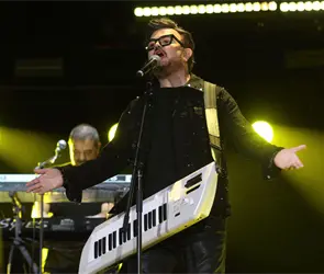 ¿Cuánto cobra Aleks Syntek? Revelan costo de concierto gratuito tras polémica con sus fans ¿Cuánto cobra Aleks Syntek? Revelan costo de concierto gratuito tras polémica con sus fans