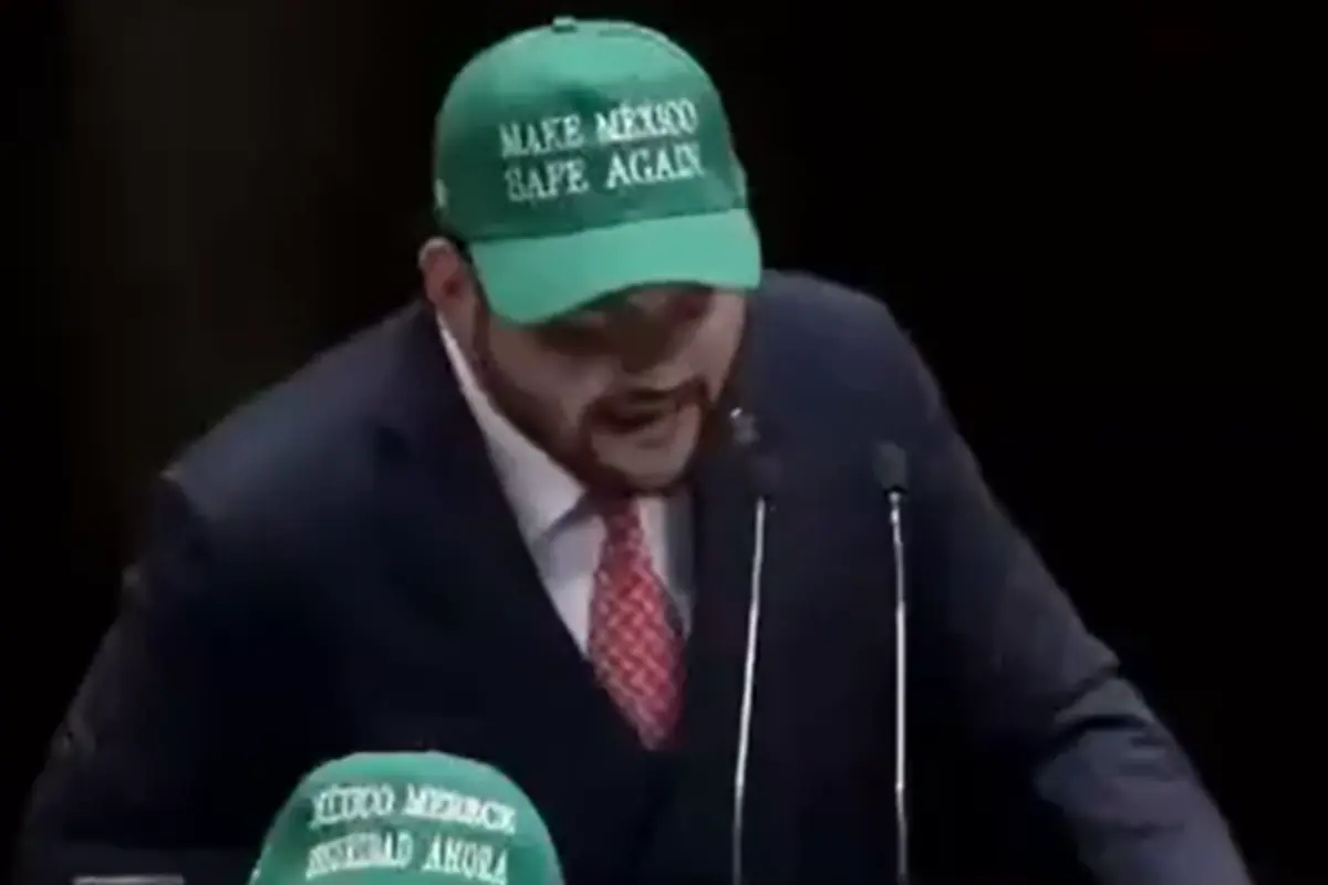  Con gorra pro Trump, diputado priista estalla contra Morena: “morenarcos” 