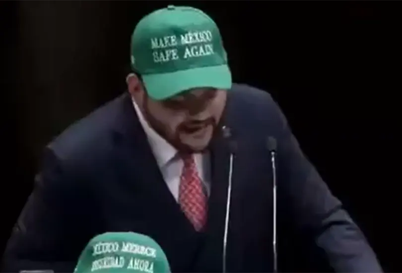 Con gorra pro Trump, diputado priista estalla contra Morena: "morenarcos" Con gorra pro Trump, diputado priista estalla contra Morena: "morenarcos"