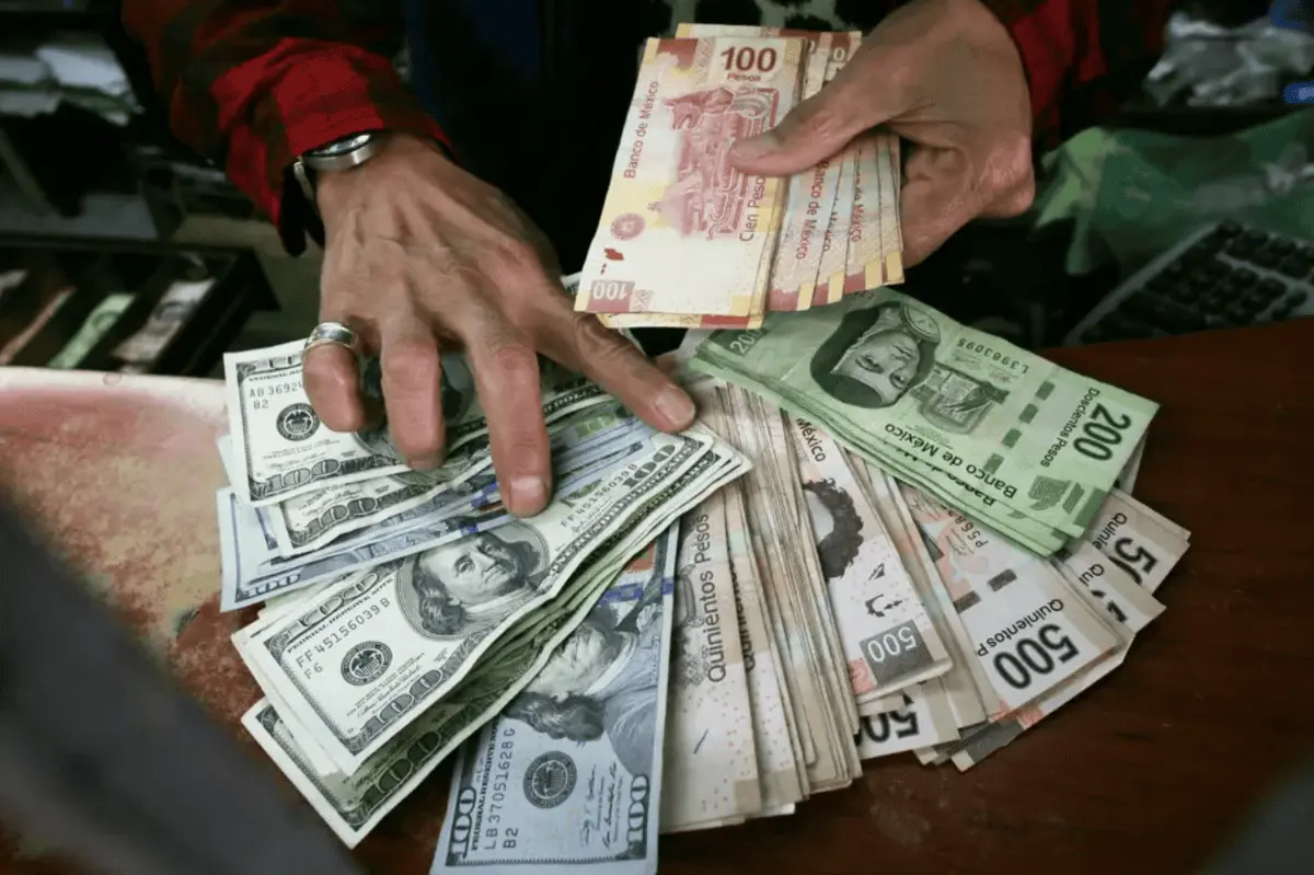  El dólar avanzó más de 20 centavos frente al cierre del 24 de septiembre de 2026. 