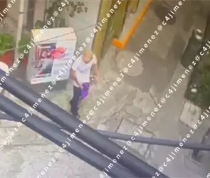 Presuntos ladrones arrojan billetes en plena calle para evitar ser detenidos en CDMX